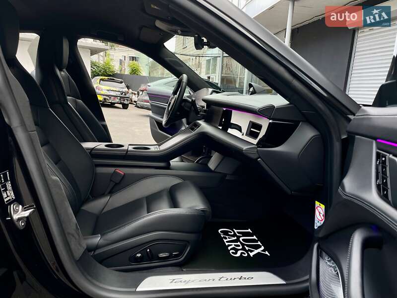 Седан Porsche Taycan 2020 в Киеве