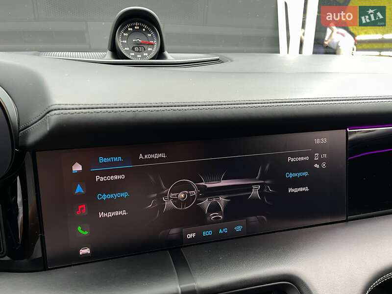 Седан Porsche Taycan 2020 в Киеве