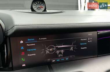 Седан Porsche Taycan 2020 в 