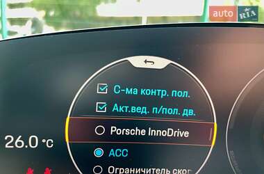 Седан Porsche Taycan 2020 в 