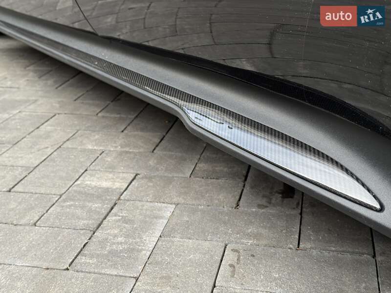 Седан Porsche Taycan 2019 в Киеве