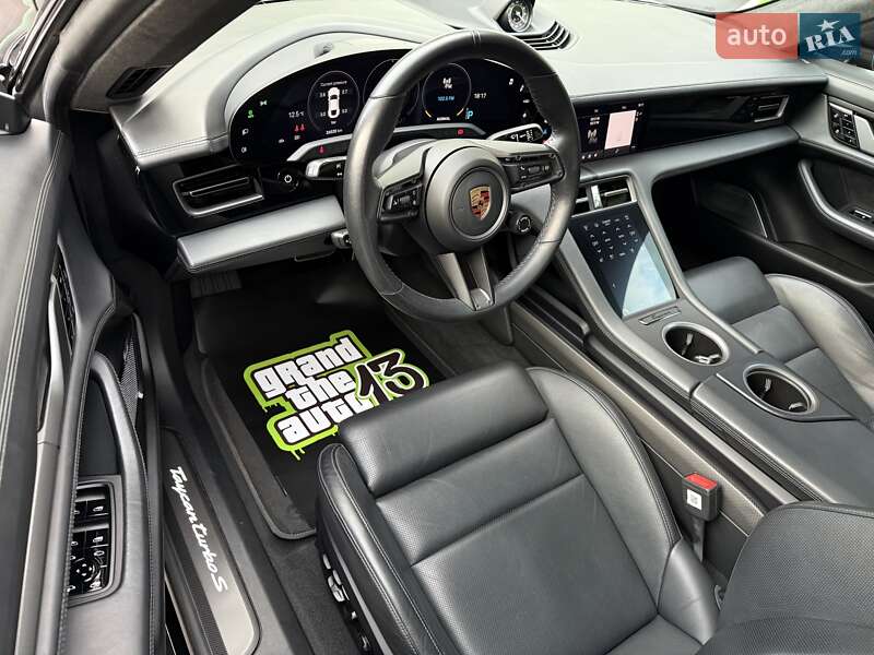Седан Porsche Taycan 2019 в Киеве