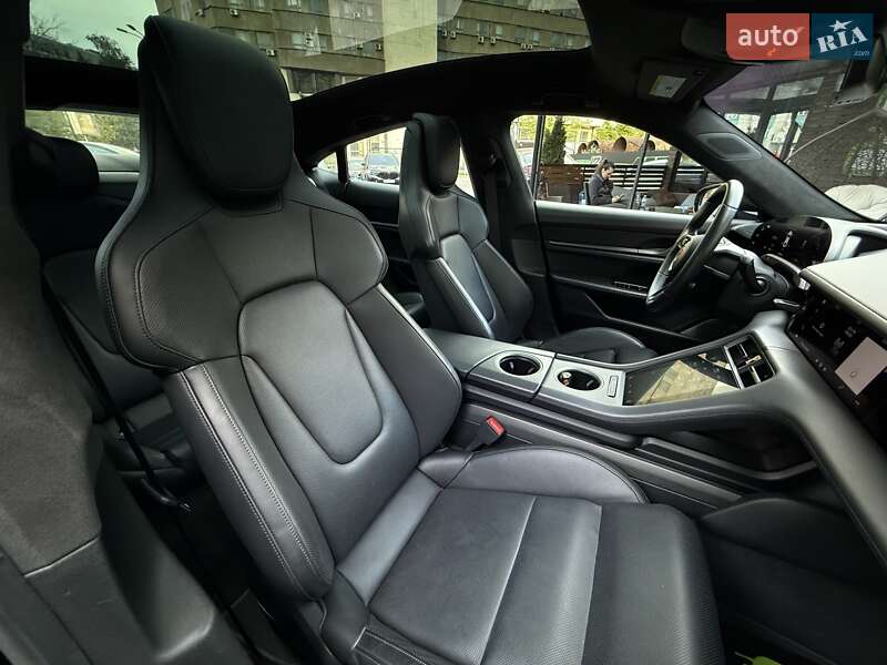 Седан Porsche Taycan 2019 в Киеве