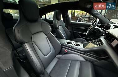 Седан Porsche Taycan 2019 в 