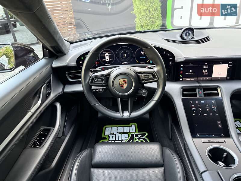 Седан Porsche Taycan 2019 в Киеве