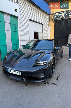 Седан Porsche Taycan 2021 в 