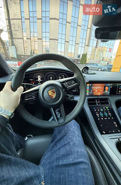 Седан Porsche Taycan 2021 в 
