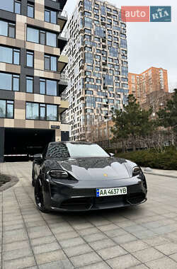 Седан Porsche Taycan 2021 в 