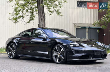 Седан Porsche Taycan 2020 в 