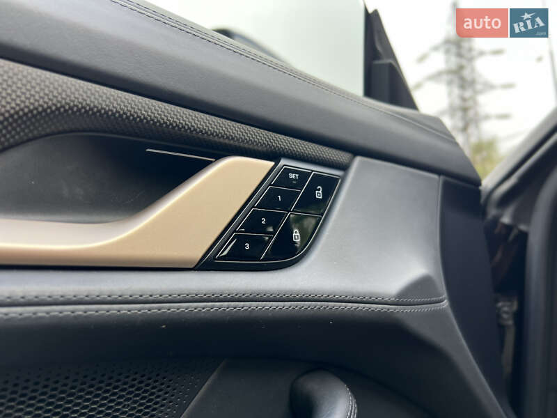 Седан Porsche Taycan 2020 в Днепре
