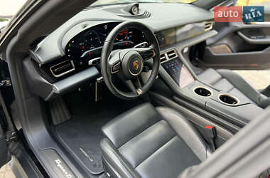 Седан Porsche Taycan 2020 в 