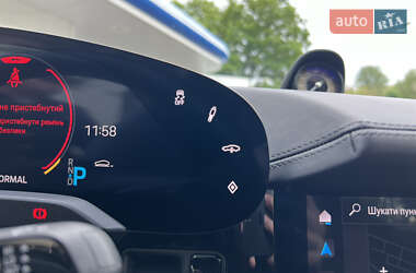 Седан Porsche Taycan 2020 в 