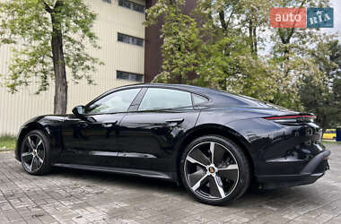 Седан Porsche Taycan 2020 в 