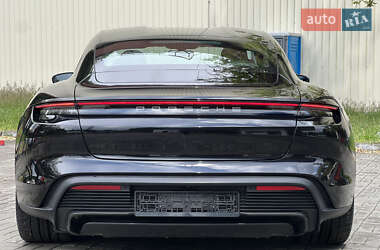 Седан Porsche Taycan 2020 в 