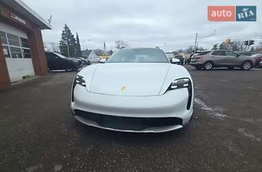 Седан Porsche Taycan 2022 в 