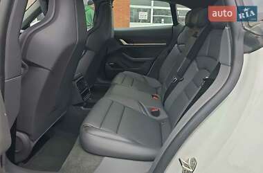 Седан Porsche Taycan 2022 в 