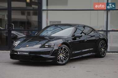 Седан Porsche Taycan 2023 в 