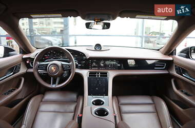 Седан Porsche Taycan 2023 в 