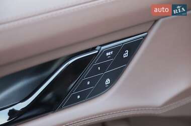 Седан Porsche Taycan 2023 в 