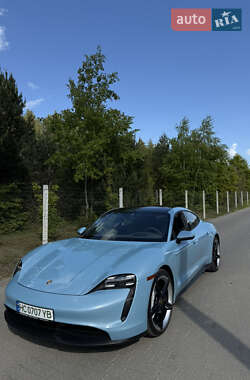 Седан Porsche Taycan 2023 в 
