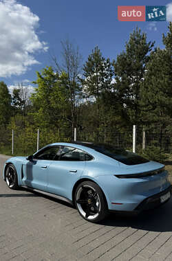 Седан Porsche Taycan 2023 в 