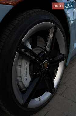 Седан Porsche Taycan 2023 в 