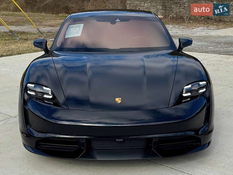 Седан Porsche Taycan 2021 в Мукачевому