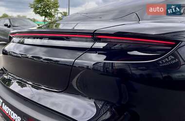 Седан Porsche Taycan 2021 в 