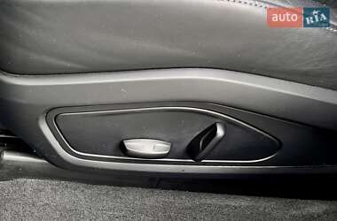 Седан Porsche Taycan 2021 в 