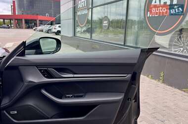 Седан Porsche Taycan 2021 в 
