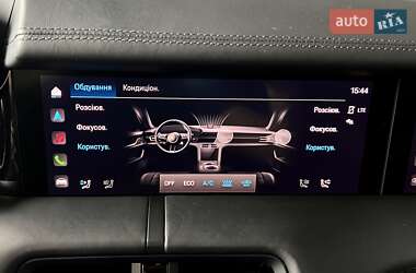 Седан Porsche Taycan 2021 в 