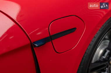 Седан Porsche Taycan 2021 в 