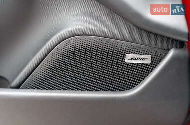Седан Porsche Taycan 2021 в 