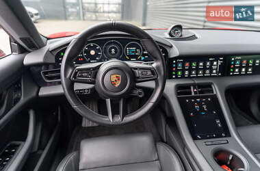 Седан Porsche Taycan 2021 в 