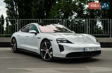 Седан Porsche Taycan 2021 в 