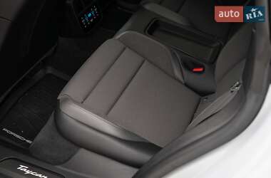 Седан Porsche Taycan 2021 в 