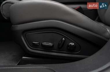 Седан Porsche Taycan 2021 в 