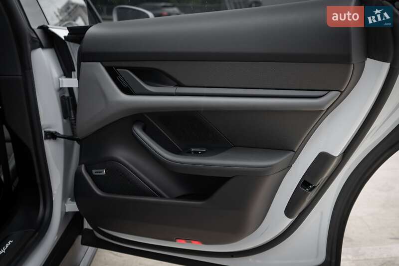 Седан Porsche Taycan 2021 в Києві