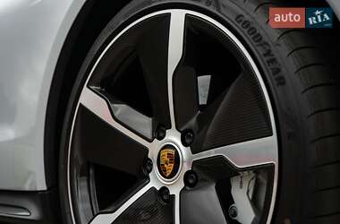 Седан Porsche Taycan 2021 в 