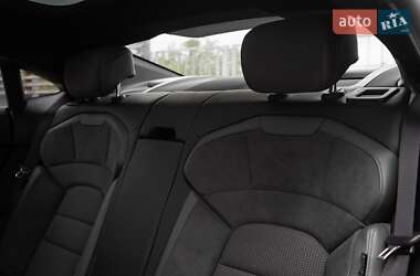 Седан Porsche Taycan 2021 в 