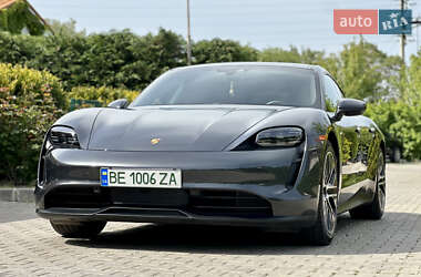 Седан Porsche Taycan 2021 в 