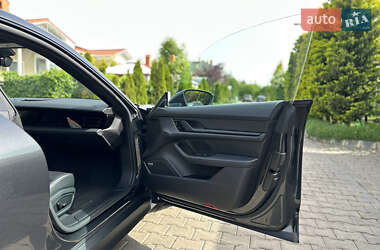 Седан Porsche Taycan 2021 в 