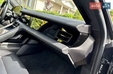 Седан Porsche Taycan 2021 в 