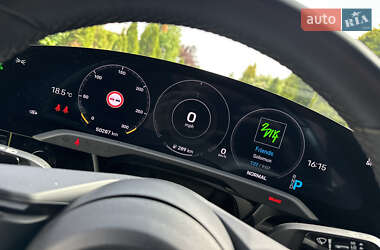 Седан Porsche Taycan 2021 в 