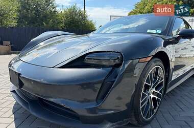 Седан Porsche Taycan 2021 в 