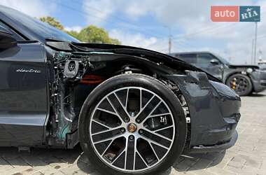 Седан Porsche Taycan 2022 в 