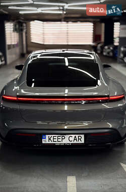 Седан Porsche Taycan 2020 в 