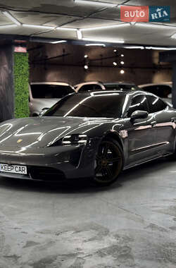 Седан Porsche Taycan 2020 в 