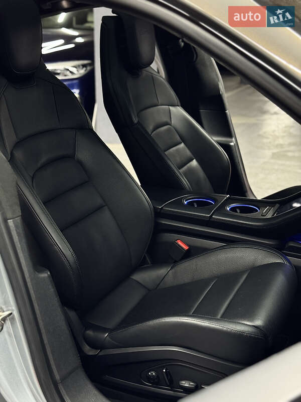 Седан Porsche Taycan 2020 в Одессе