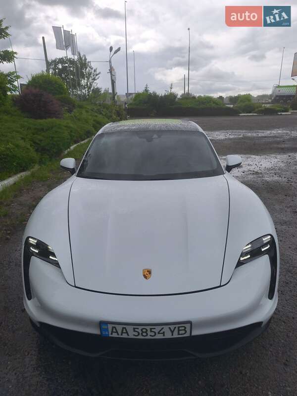 Седан Porsche Taycan 2022 в Киеве